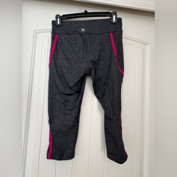 Forever 21 Women’s Gray and Pink 3/4 Length Leggings - Picture 2 of 2